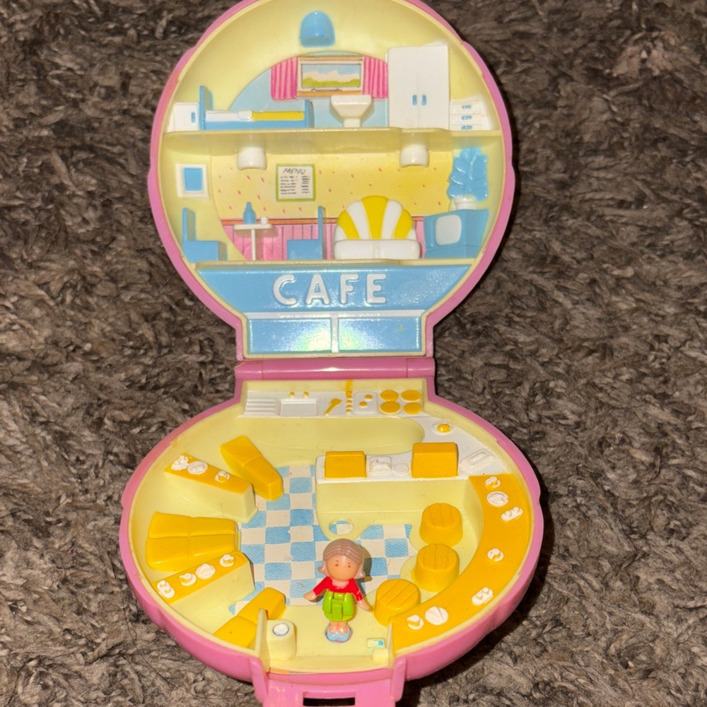 Rare VINTAGE 1989 🩷Pink🩷 POLLY POCKET Compact Cafe PlaySet Complete with Doll